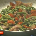 Strigoli verdi con melanzane, timo, guanciale e vesuviani