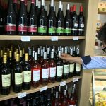 Vino: bianchi, regionali e spumanti i preferiti degli italiani